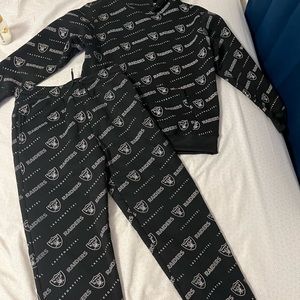 Raiders set